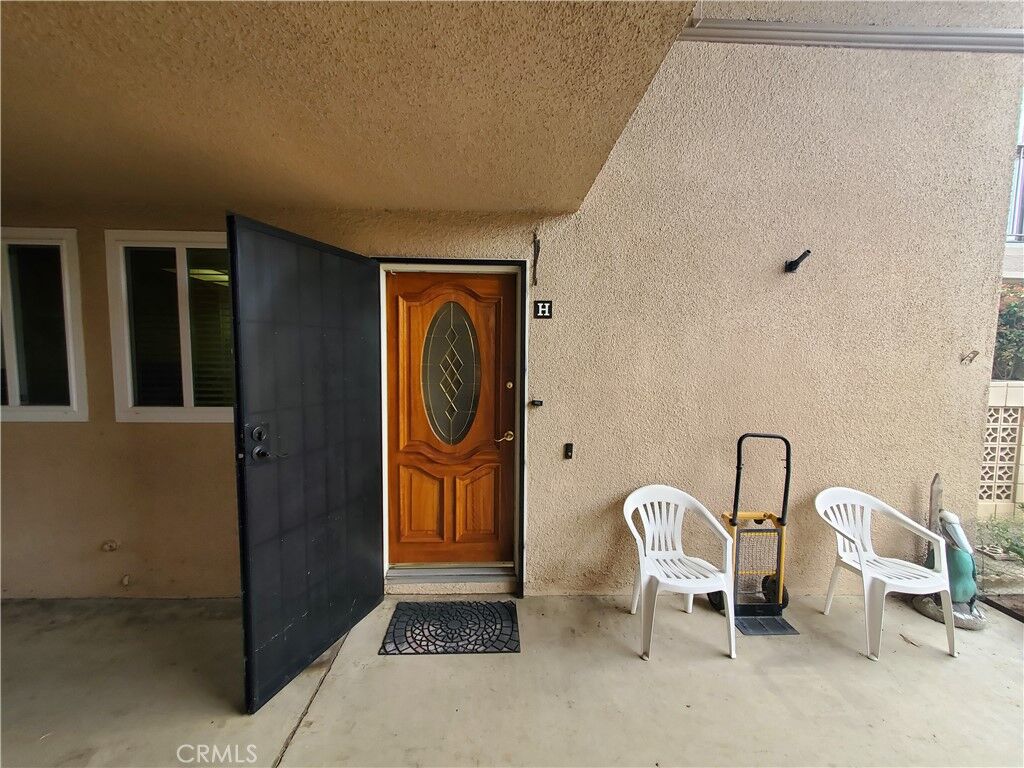 Property Photo:  1980 McKinney Way 13H  CA 90740 