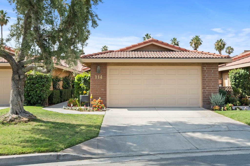 Property Photo:  114 Presidio Place  CA 92260 