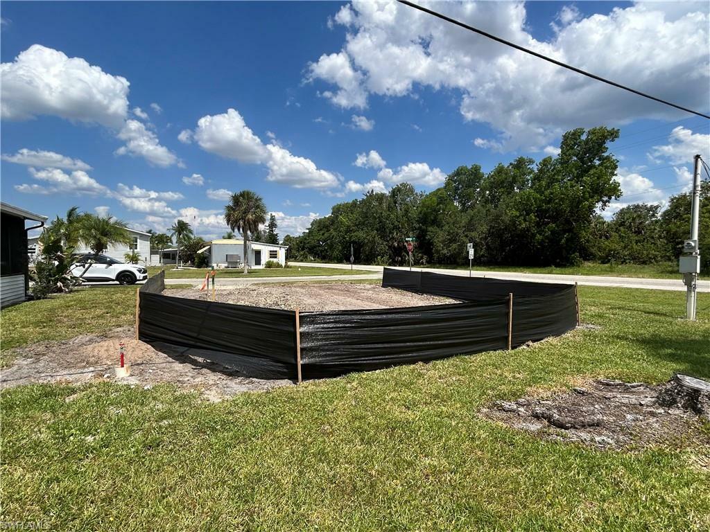 Property Photo:  103 Redwood Ln  FL 34114 