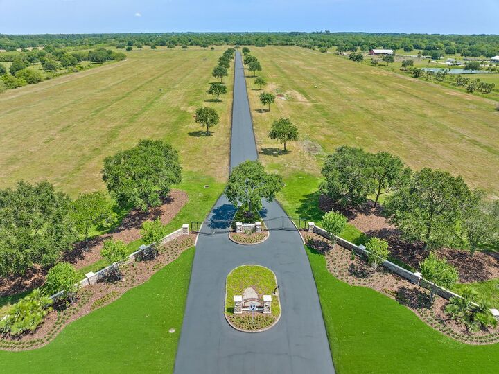 Property Photo: 6950 71st Court FL 32967