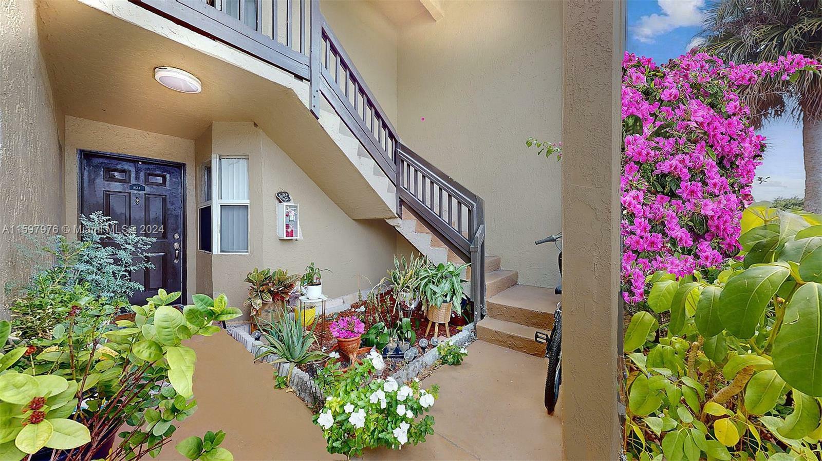 Property Photo: 821 SW 113th Way 821 FL 33025