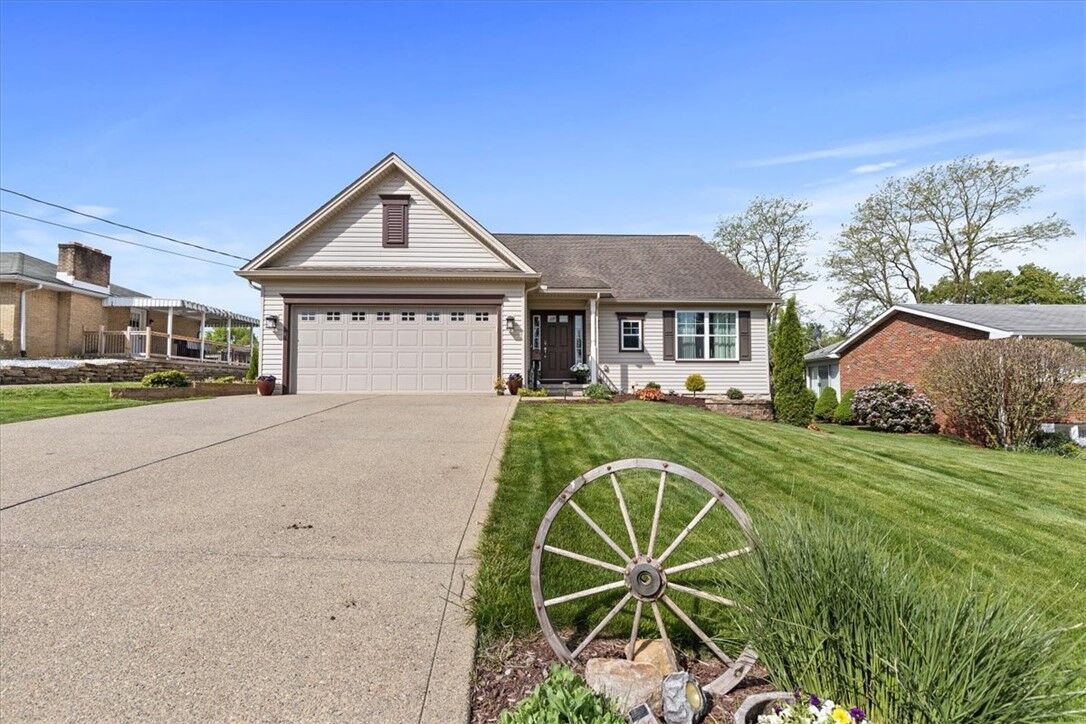 Property Photo:  156 Edward St  PA 15068