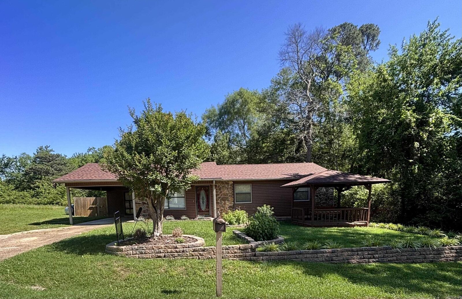 Property Photo: 1303 Bert Street AR 71953