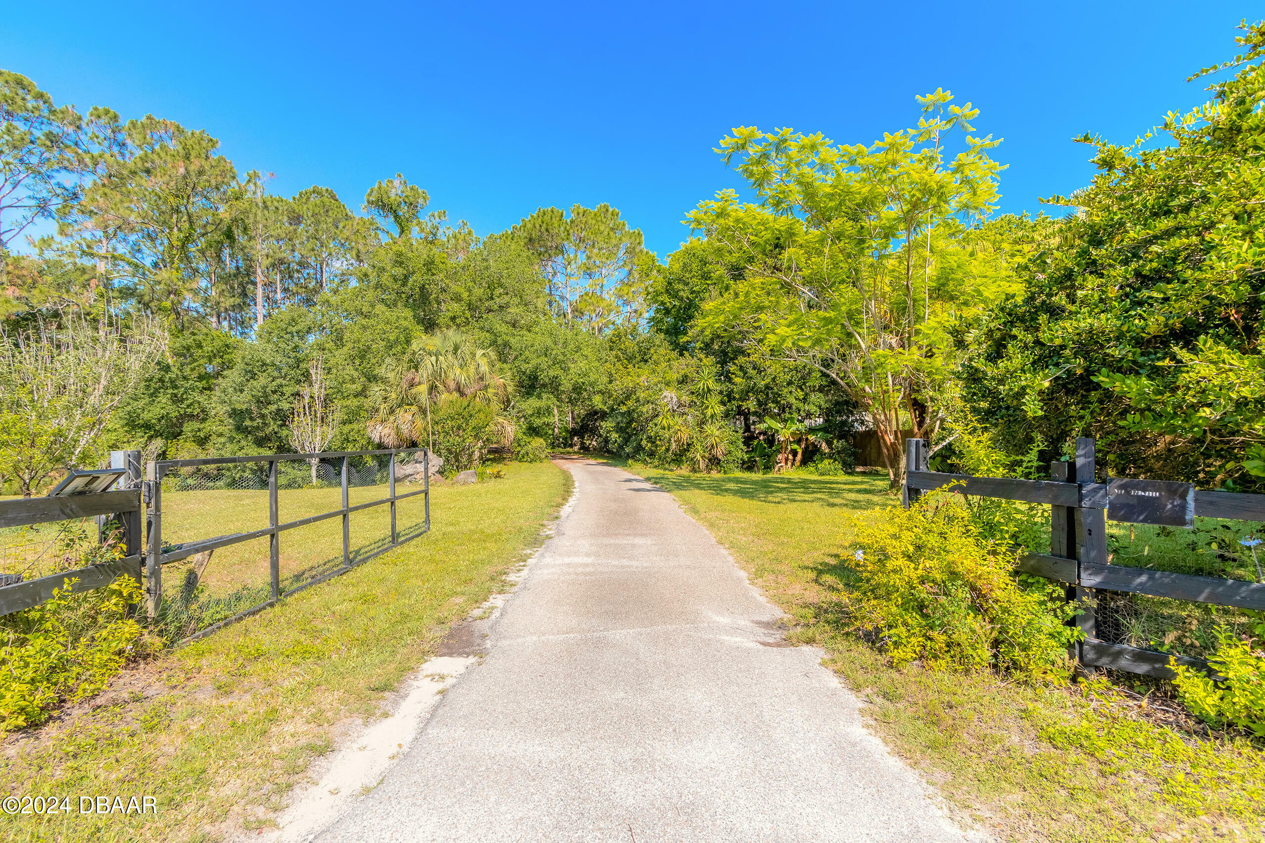 Property Photo:  760 Russell Road  FL 32168 