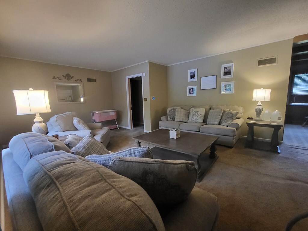 Property Photo: 352 Loomis Avenue IA 50501