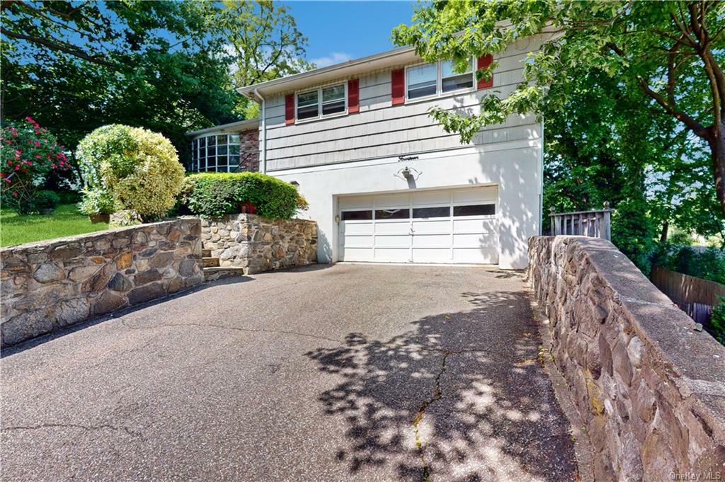 Property Photo:  14 Greyrock Road N  NY 10573 