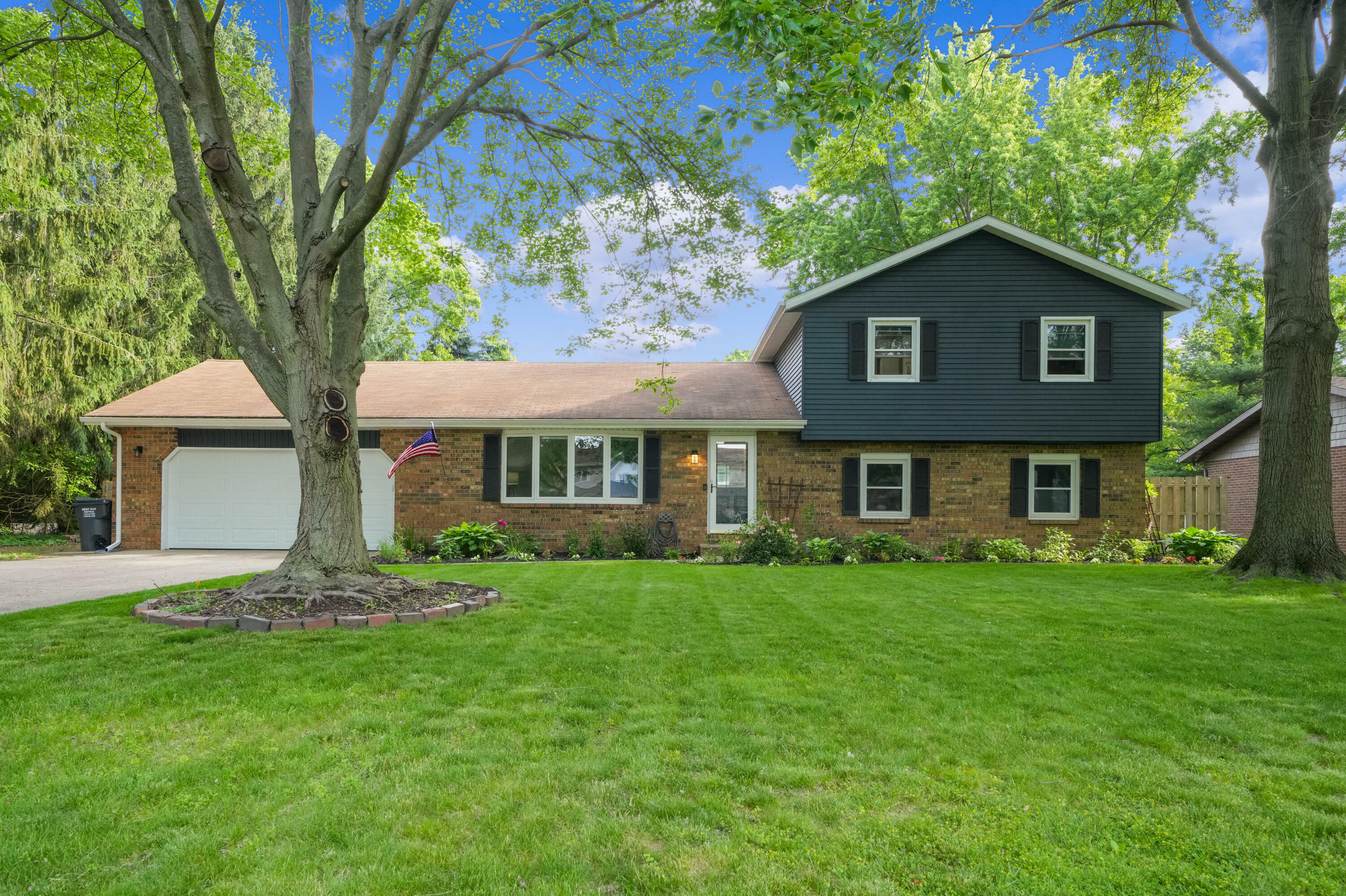 Property Photo:  1511 Manor Drive  MI 49085 