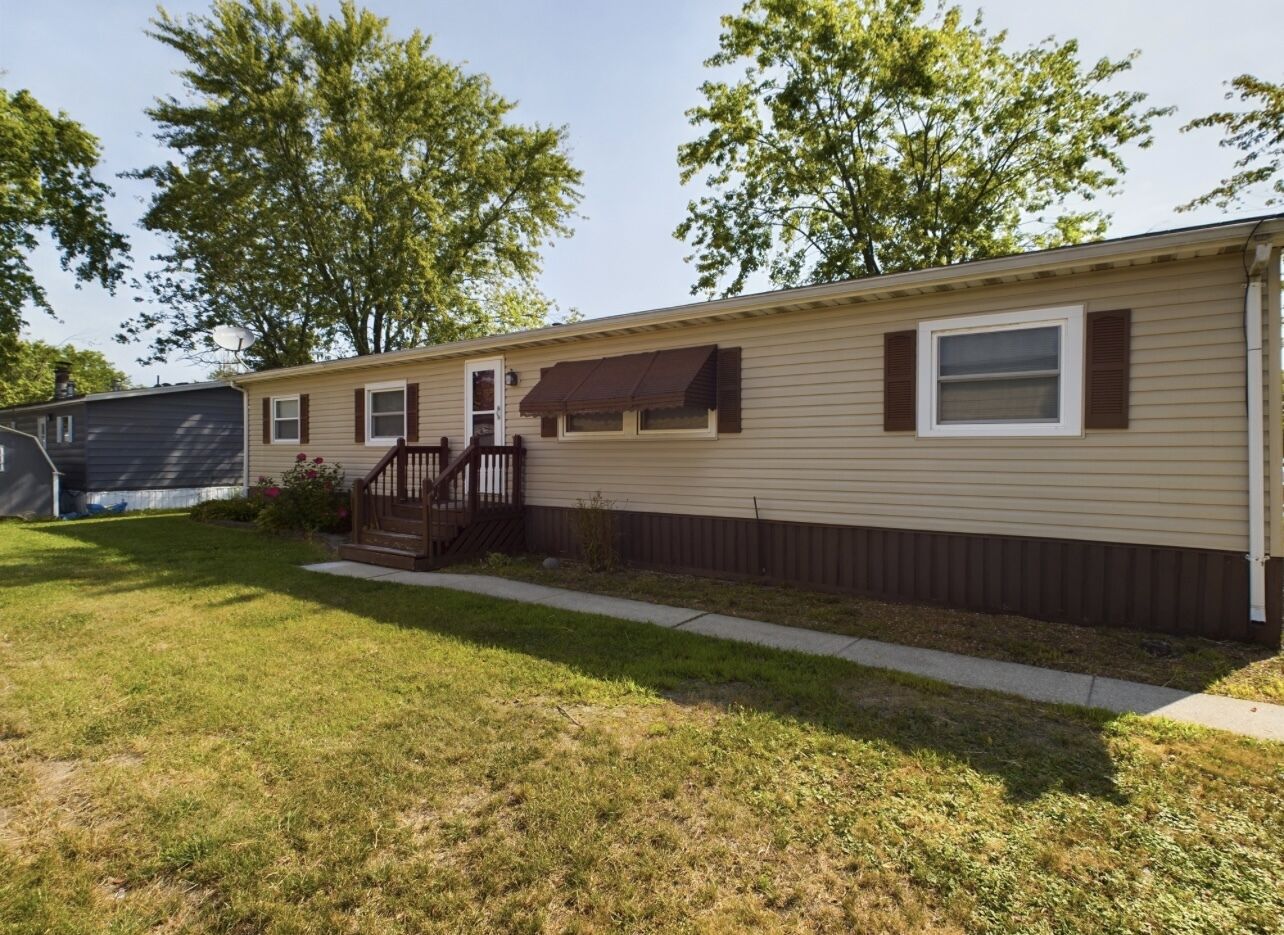 Property Photo: 83 Candlegate Circle IL 60443