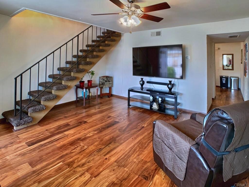 Property Photo:  959 S Mollison Avenue  CA 92020 