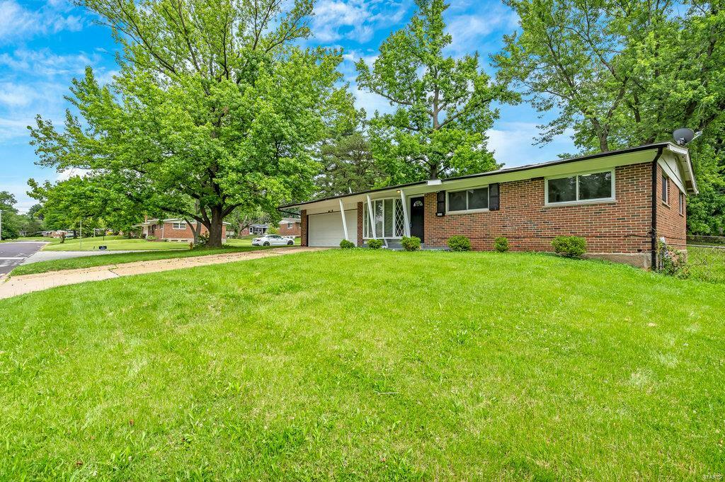 Property Photo:  2330 Hallwood Drive  MO 63136 