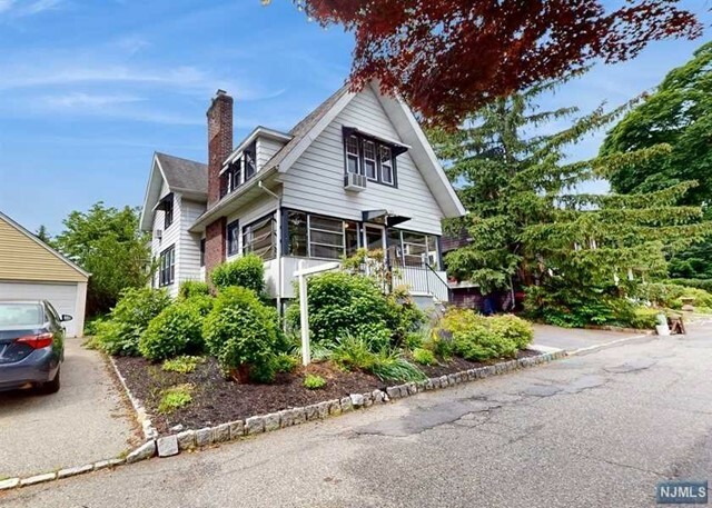 Property Photo:  1 Fernwood Place  NJ 07043 