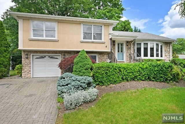 Property Photo:  78 Robin Hood Road  NJ 07013 