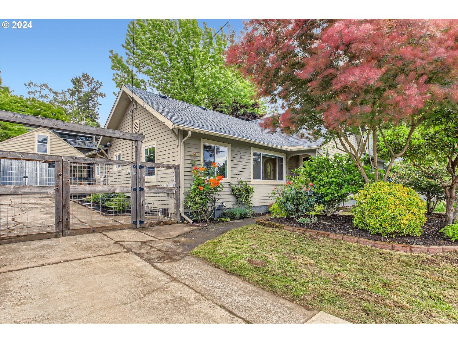 Property Photo:  4611 SE Malden Dr  OR 97206 