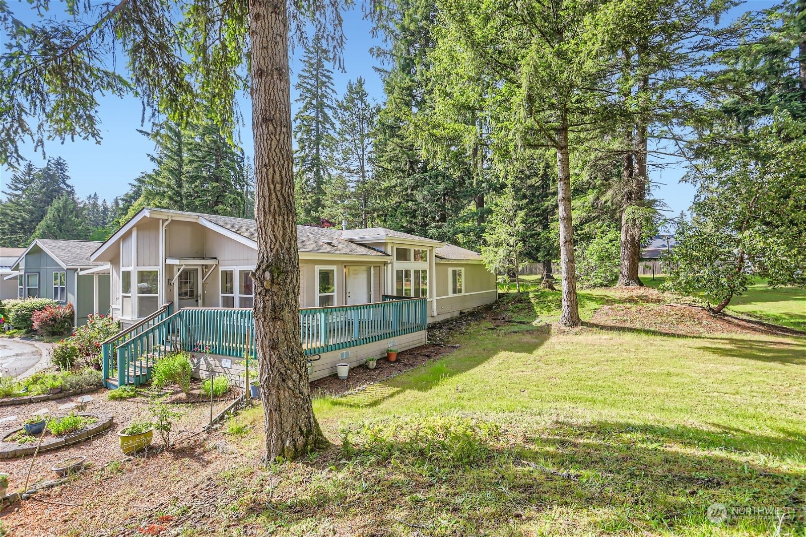 Property Photo:  18425 NE 95th Street 199  WA 98052 