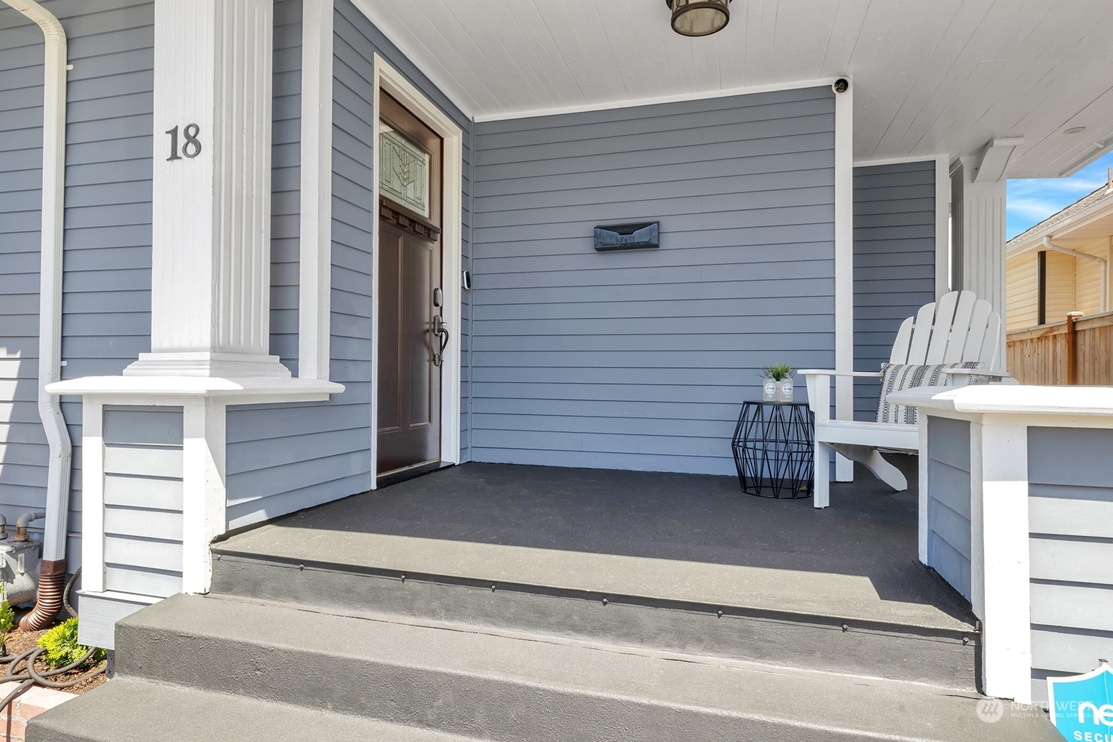 Property Photo:  18 W McGraw Street  WA 98119 