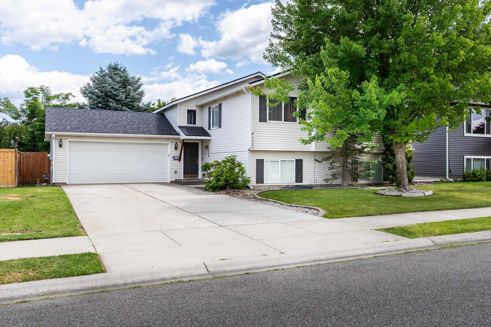 Property Photo: 1222 N Eagle Rd WA 99019