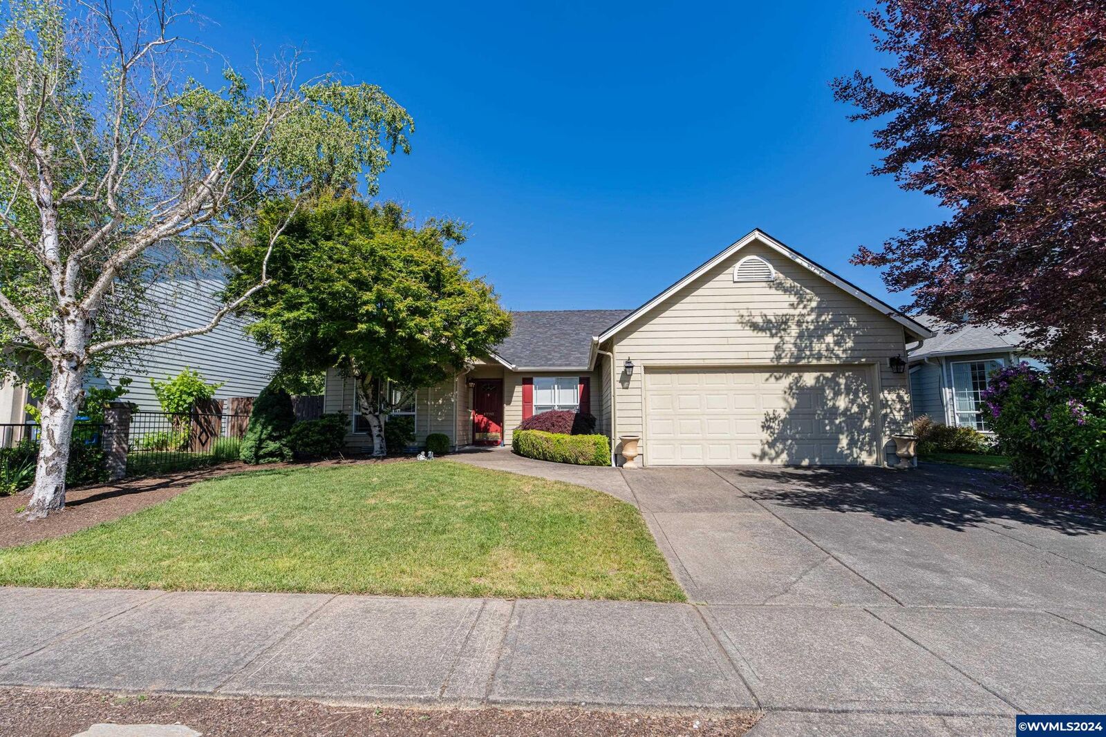 Property Photo: 4990 Countryside Dr NE OR 97305