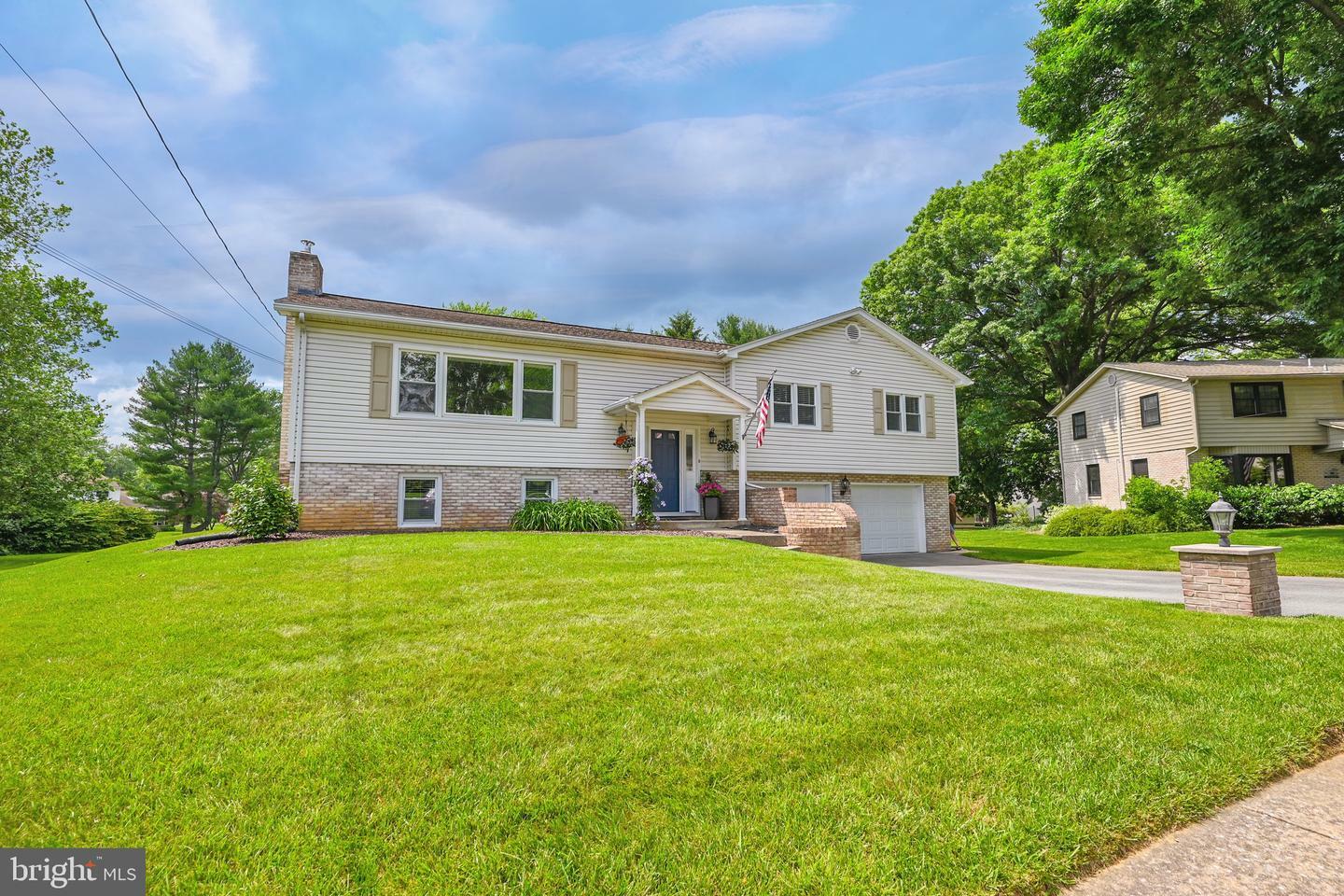 Property Photo:  4003 Robinwood Road  PA 17402 