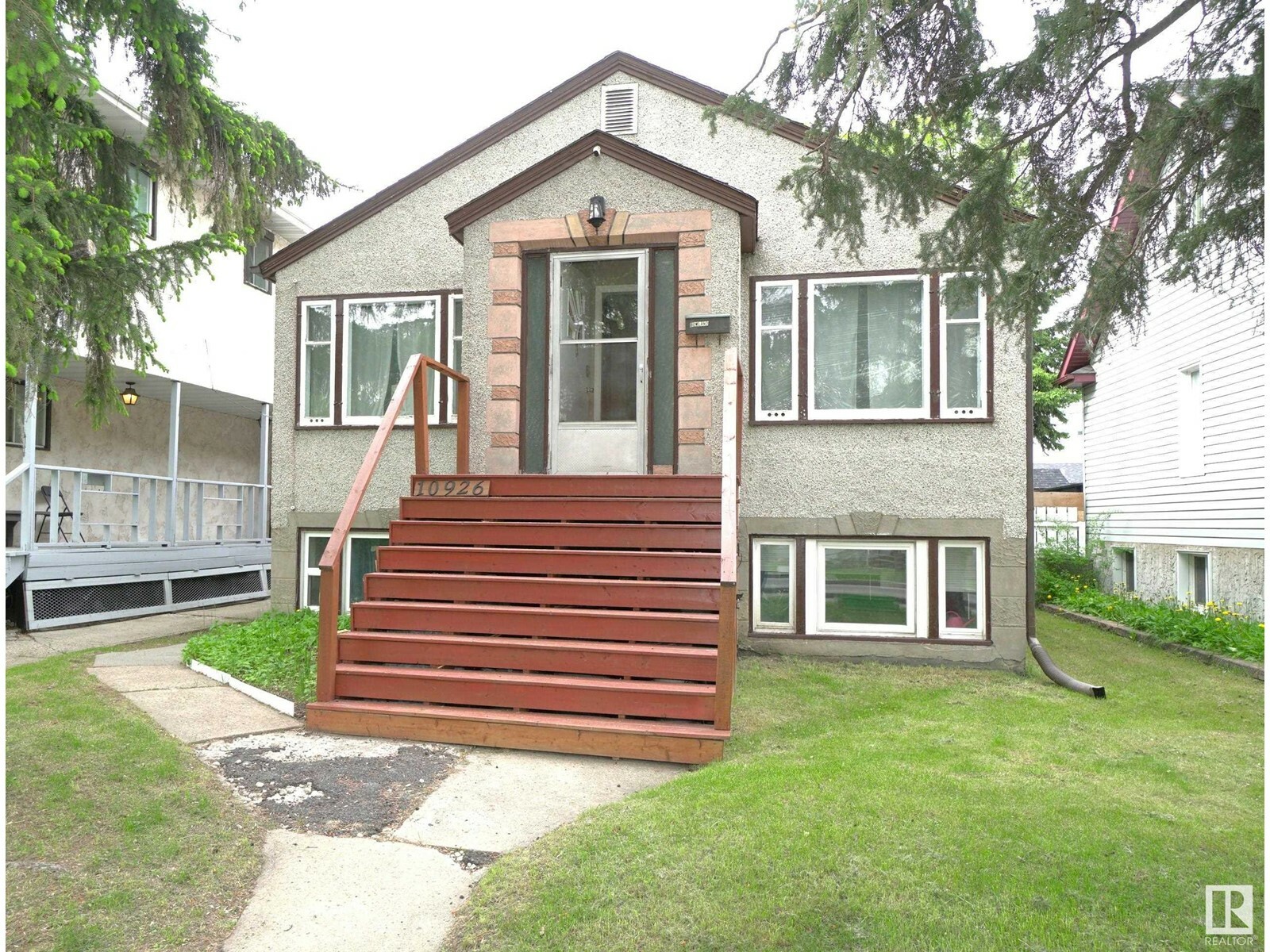 Property Photo:  10926 76 Av NW  AB T6G 0J7 