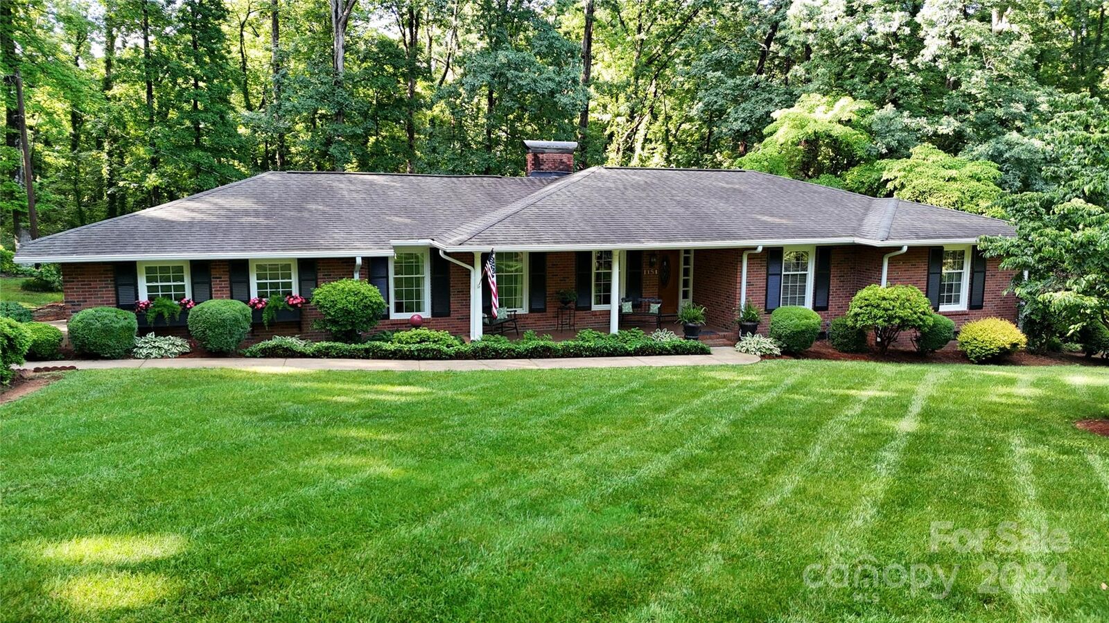 Property Photo: 1154 Timberlane Drive NC 28092