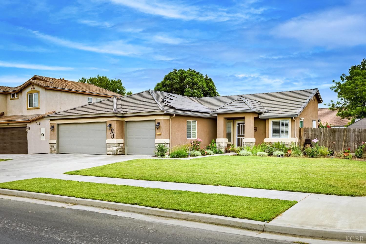 Property Photo: 1377 Semillon Street CA 93230