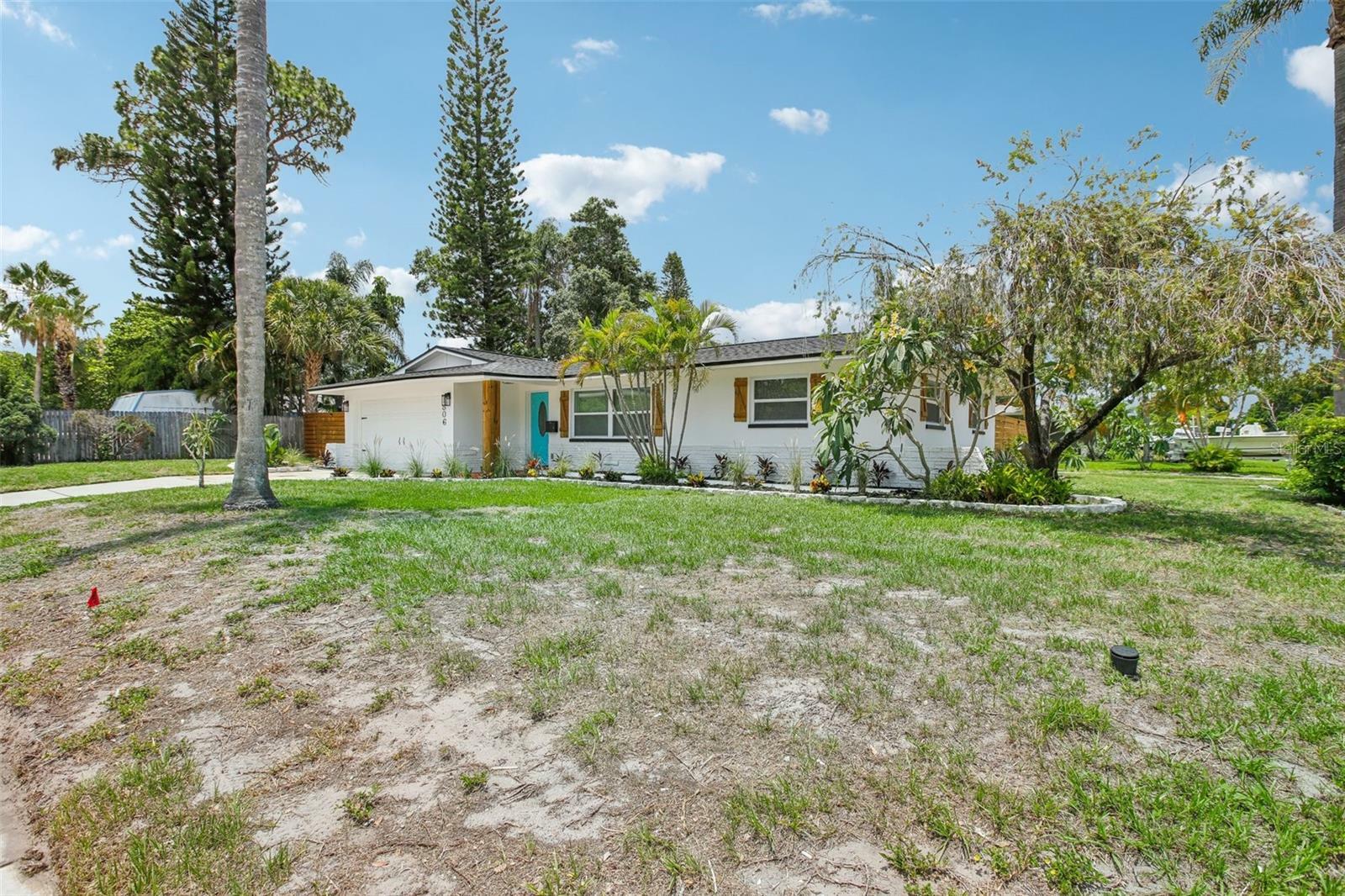 Property Photo:  1806 N Keene Road  FL 33755 