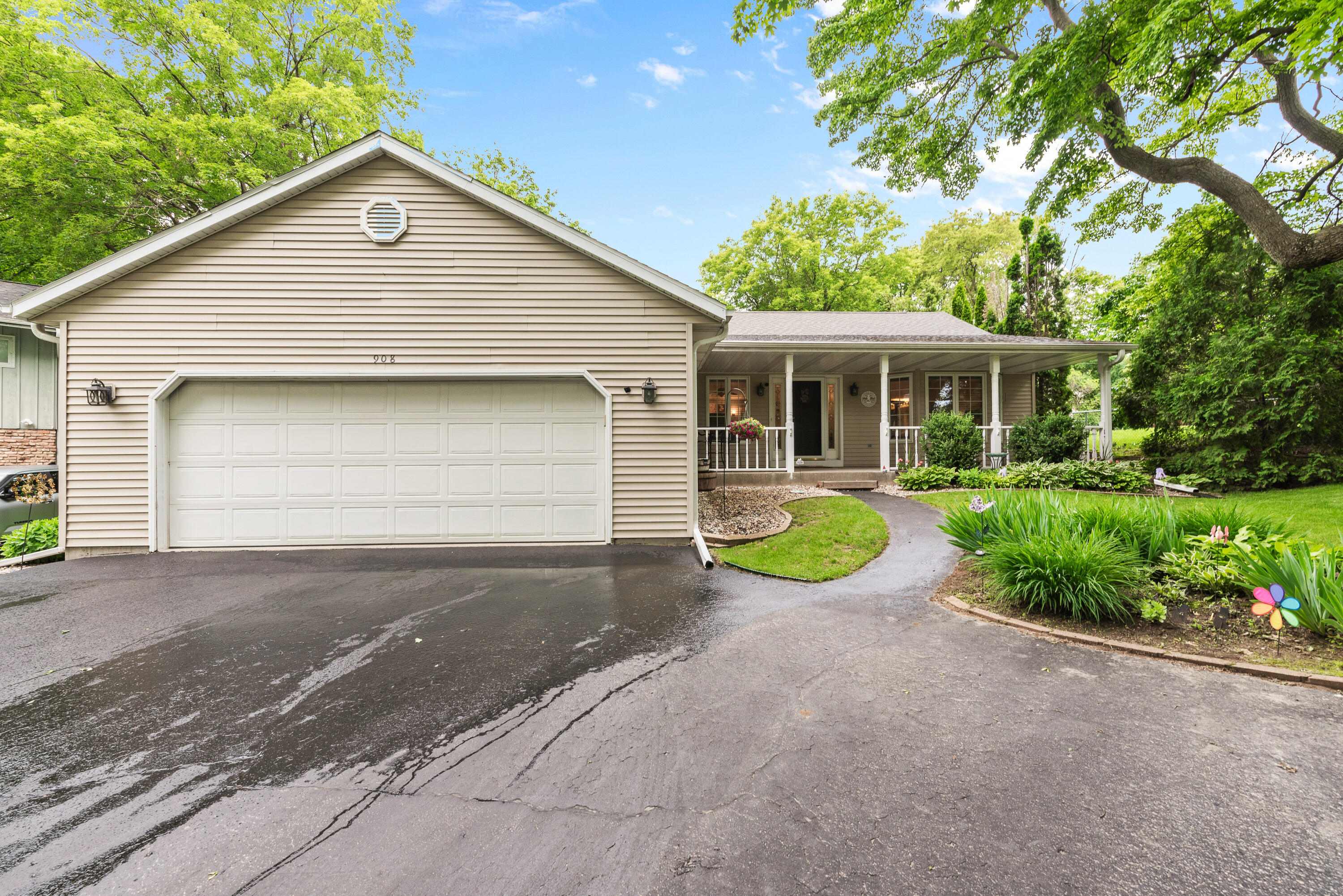 Property Photo: 908 Bender Rd WI 53090