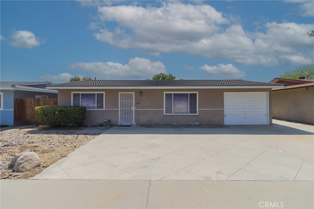 851 S State Street  Hemet CA 92543 photo