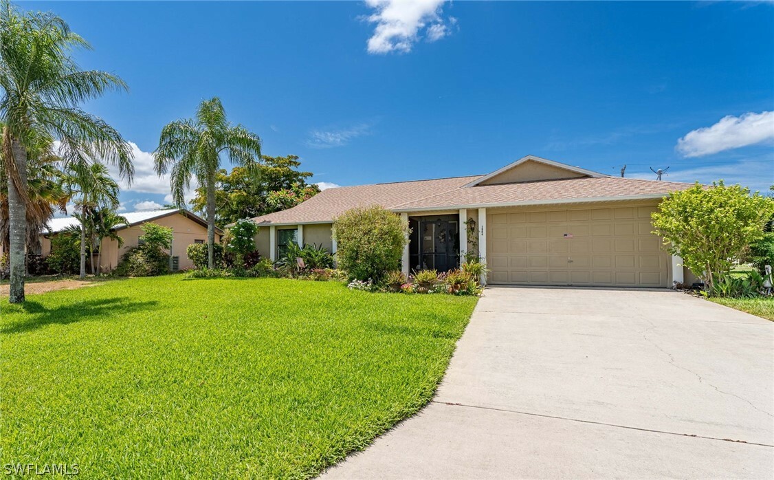 Property Photo:  1004 SE 26th Terrace  FL 33904 