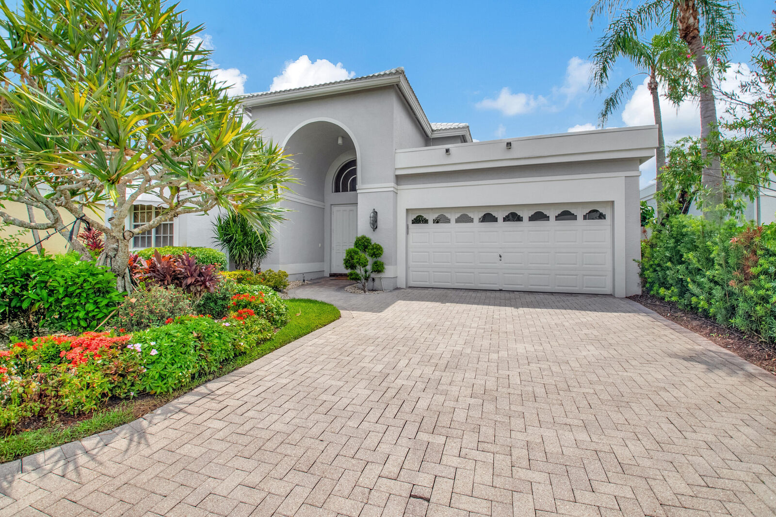 Property Photo:  5820 Waterford  FL 33496 