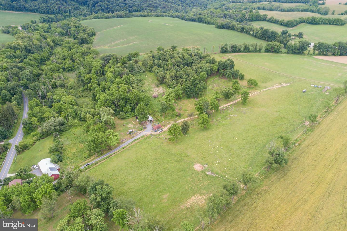 Property Photo:  204 Little Round Top Road  PA 19534 