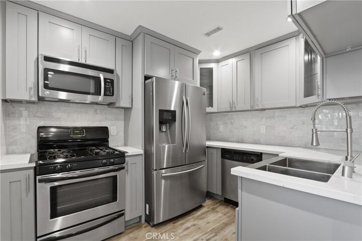 Photo de la propriété:  14970 Victory Boulevard 202  CA 91411 