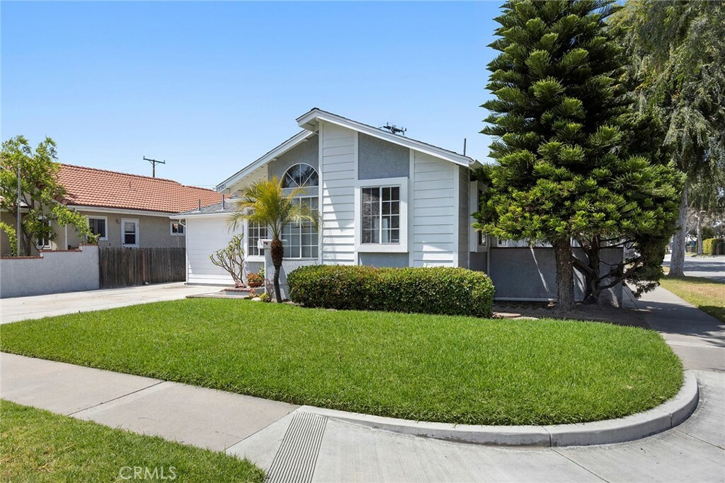 Property Photo:  3501 W Oak Ave  CA 92833 