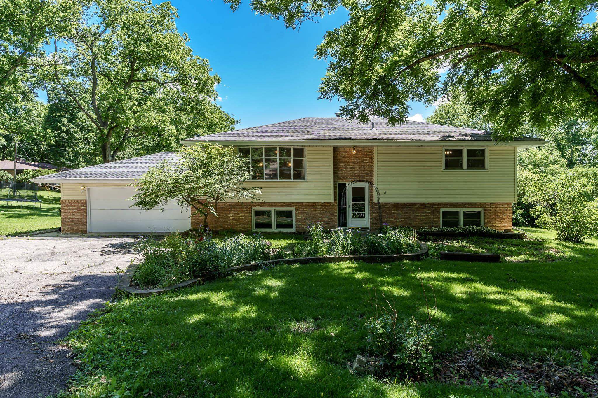 Property Photo:  4445 Wildwood Lane  IL 61101 