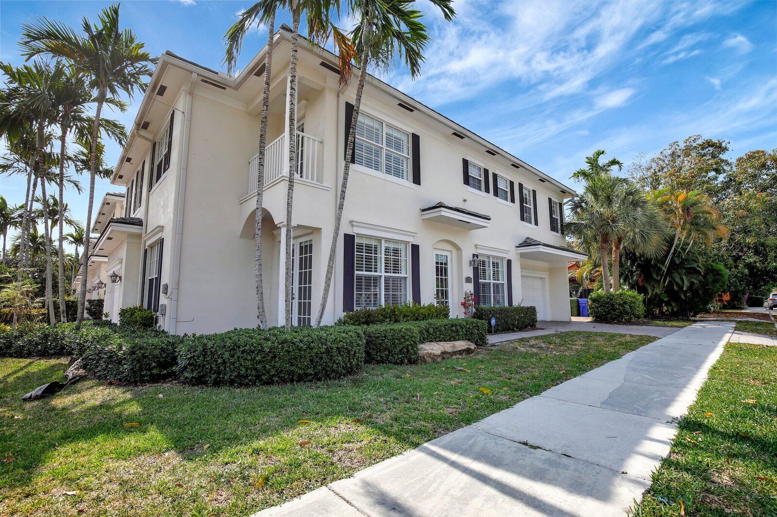 Property Photo: 1742 NE 12th Street FL 33304