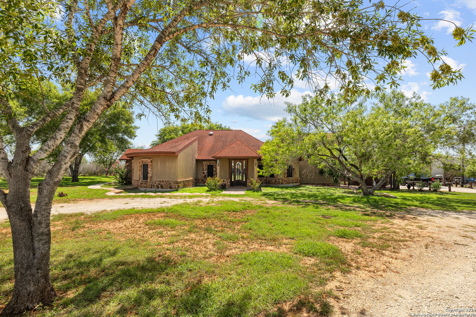 Property Photo:  424 Homecrest Dr  TX 78121 