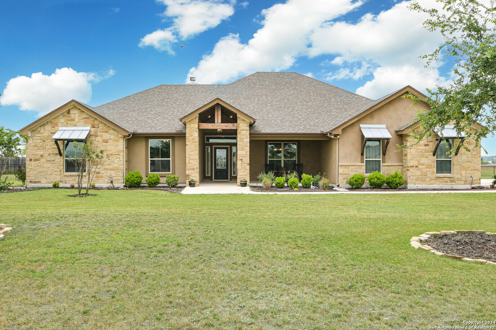 Property Photo: 207 Siena Woods TX 78124