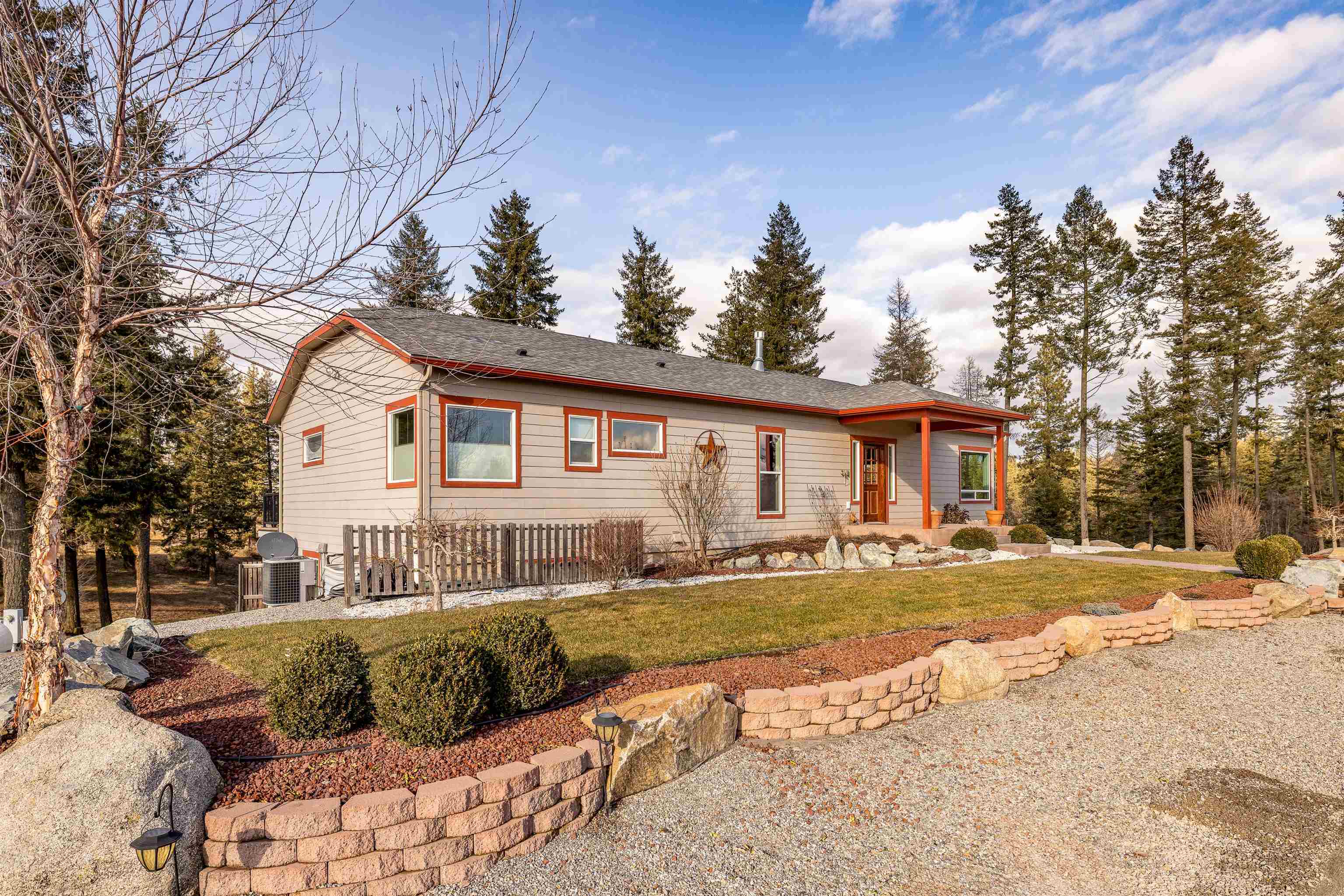 Property Photo:  8515 E Orchard Bluff Rd  WA 99003 