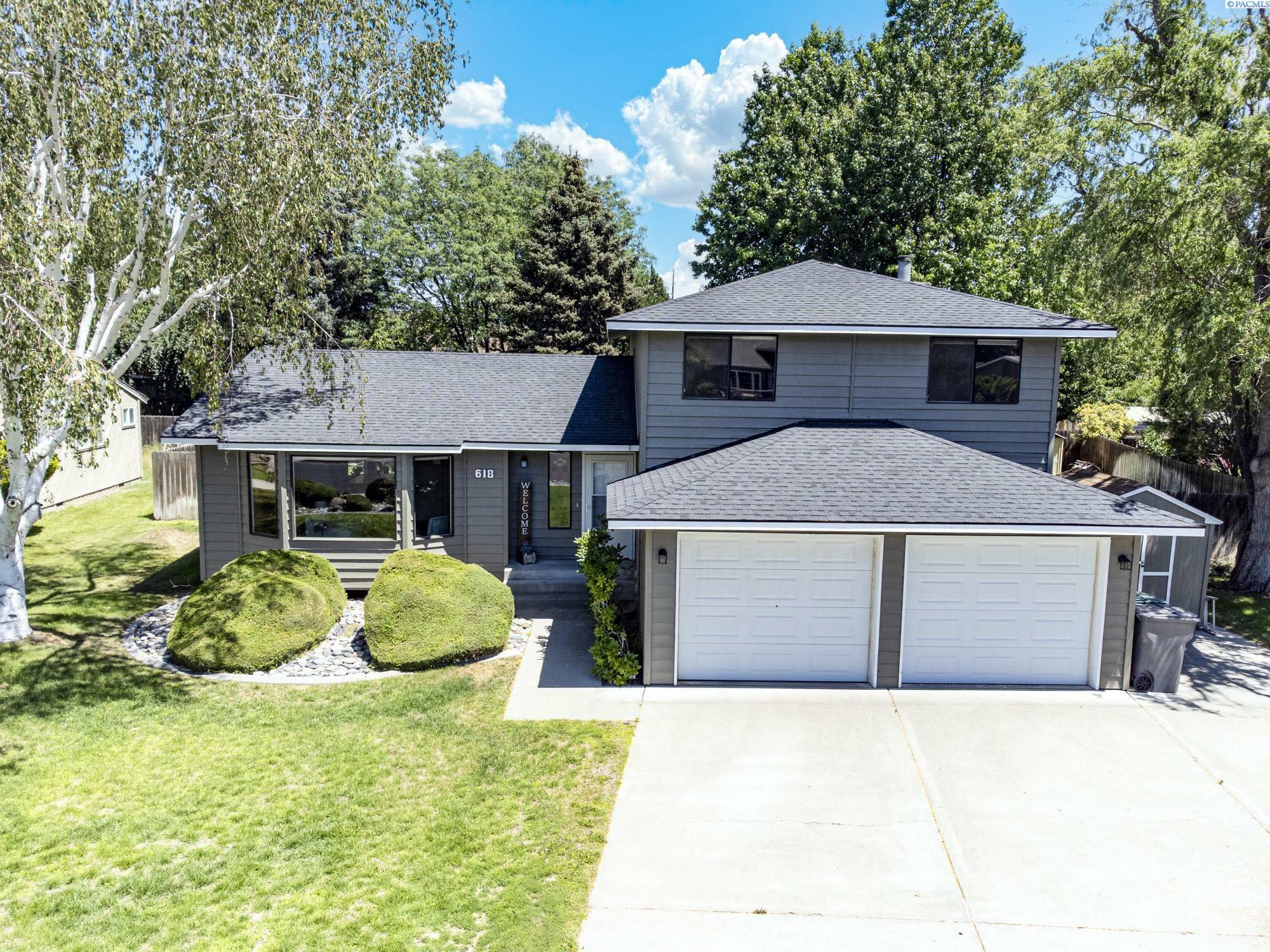 Property Photo:  618 Meadows Dr E  WA 99352 