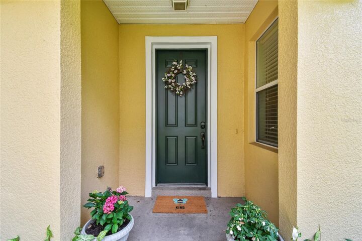 Property Photo: 522 Penny Royal Place FL 32765