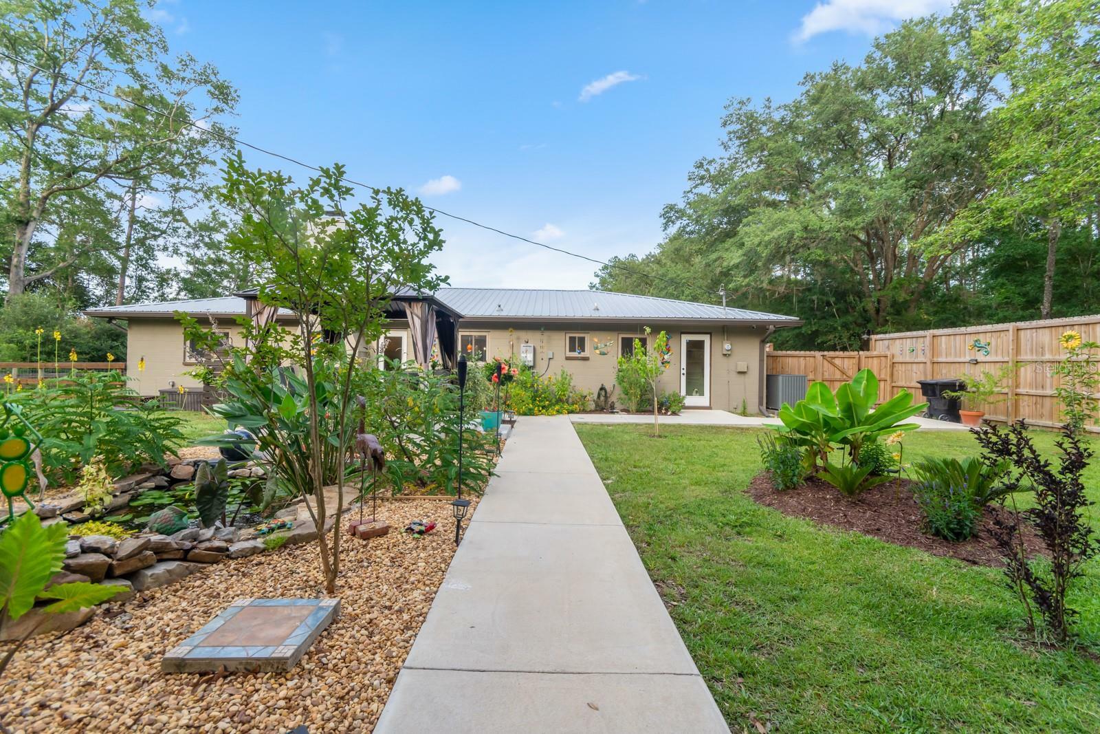 Property Photo: 3640 NE 71st Avenue FL 32609