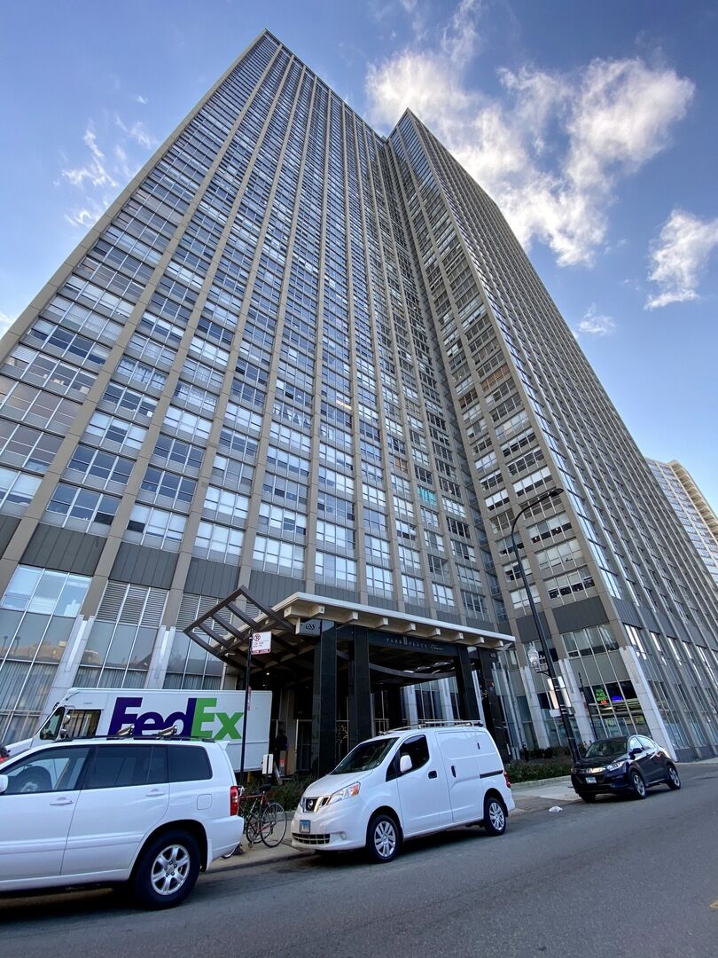Property Photo: 655 W Irving Park Road 3607 IL 60613