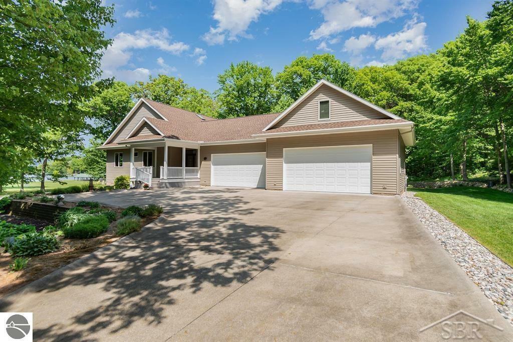 Property Photo:  976 Peninsula Drive  MI 48893 