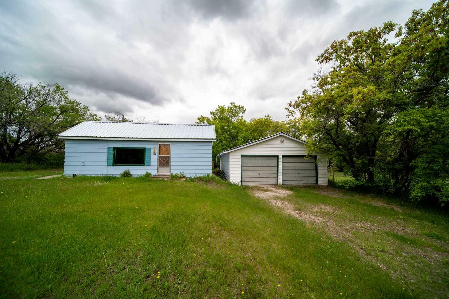 Property Photo: 129 Broad Street AB T0B 3A0