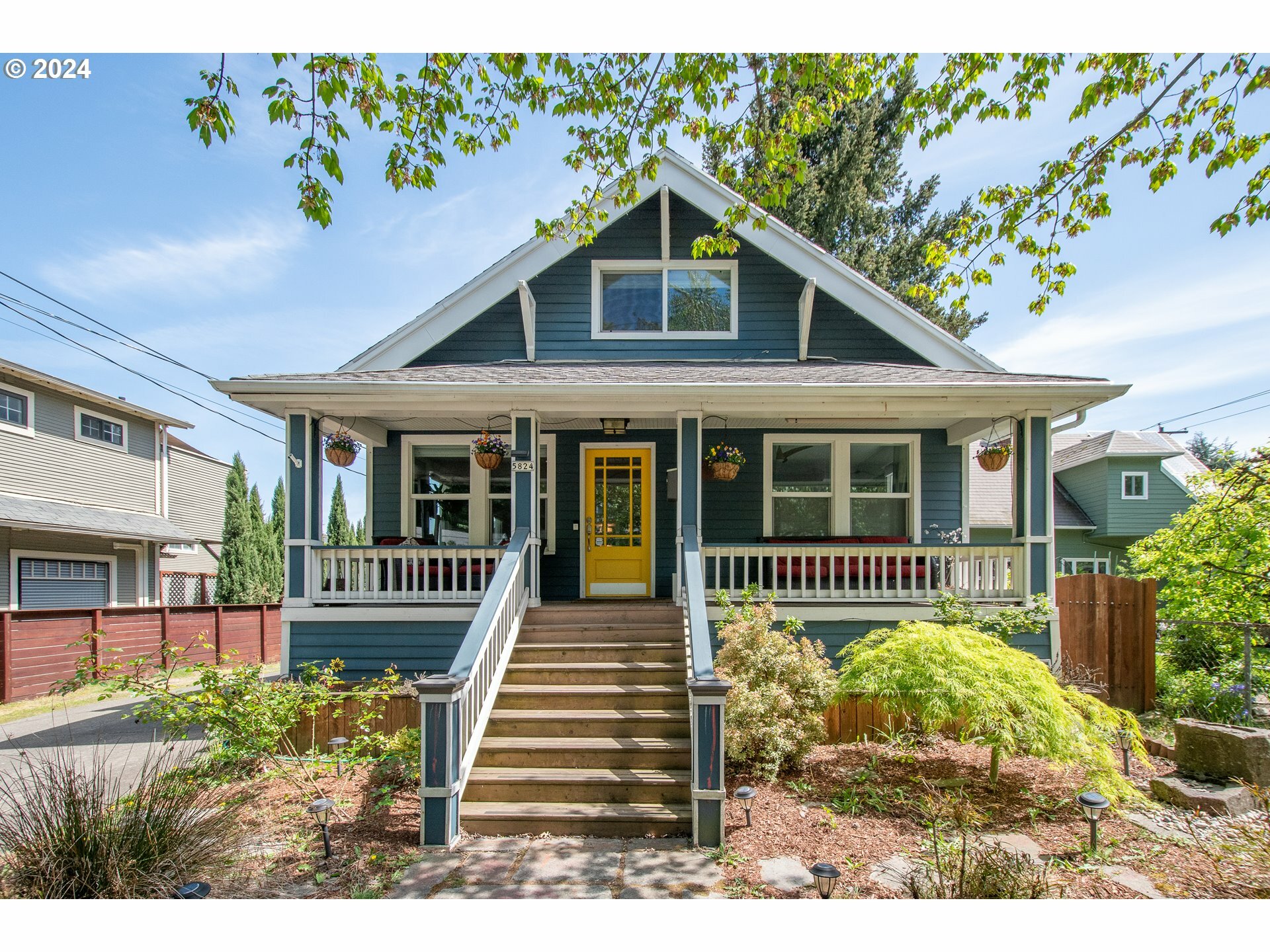 Property Photo:  5824 S Corbett Ave  OR 97239 