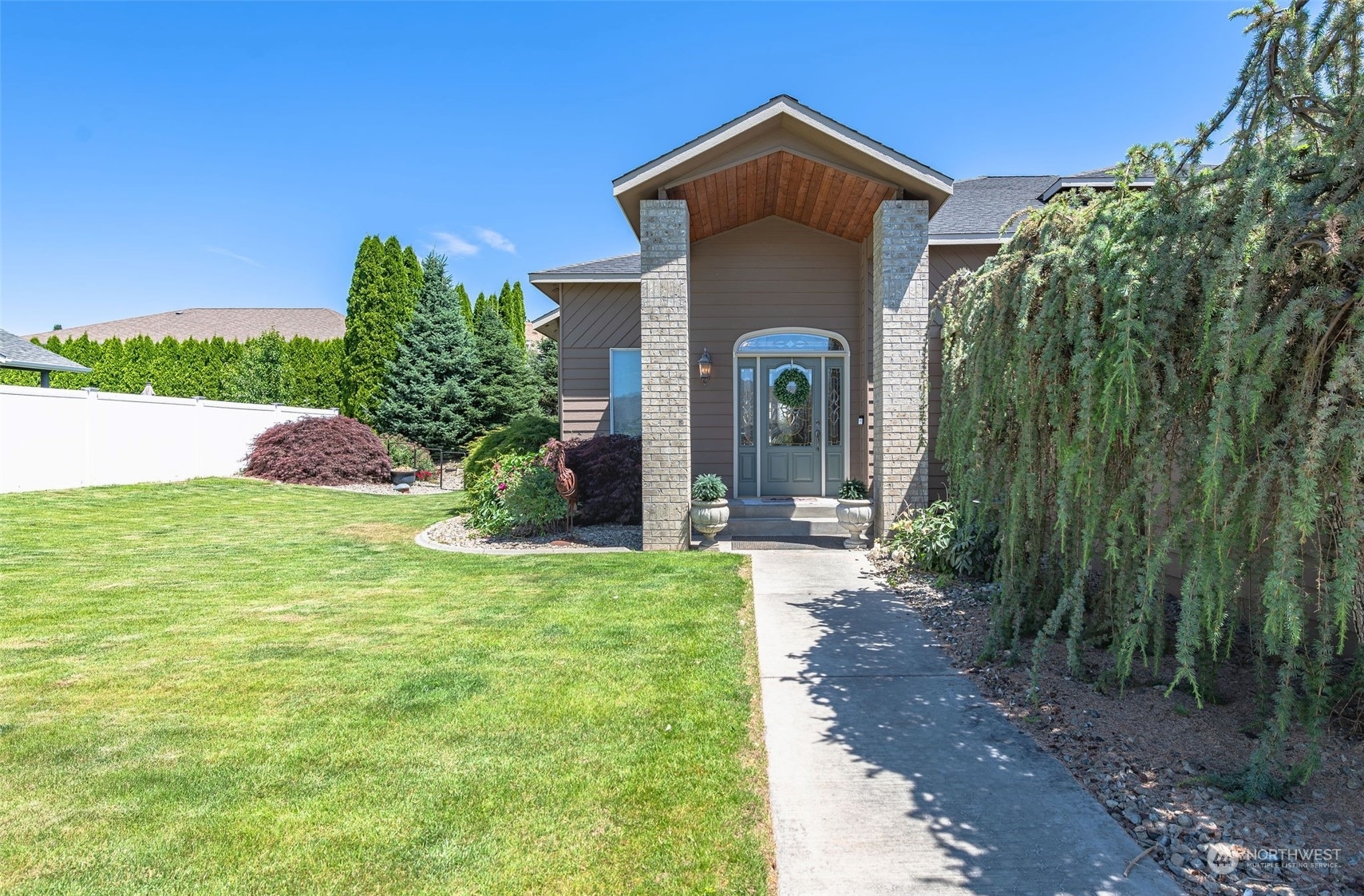 Property Photo:  1645 Holly Lane  WA 98802 