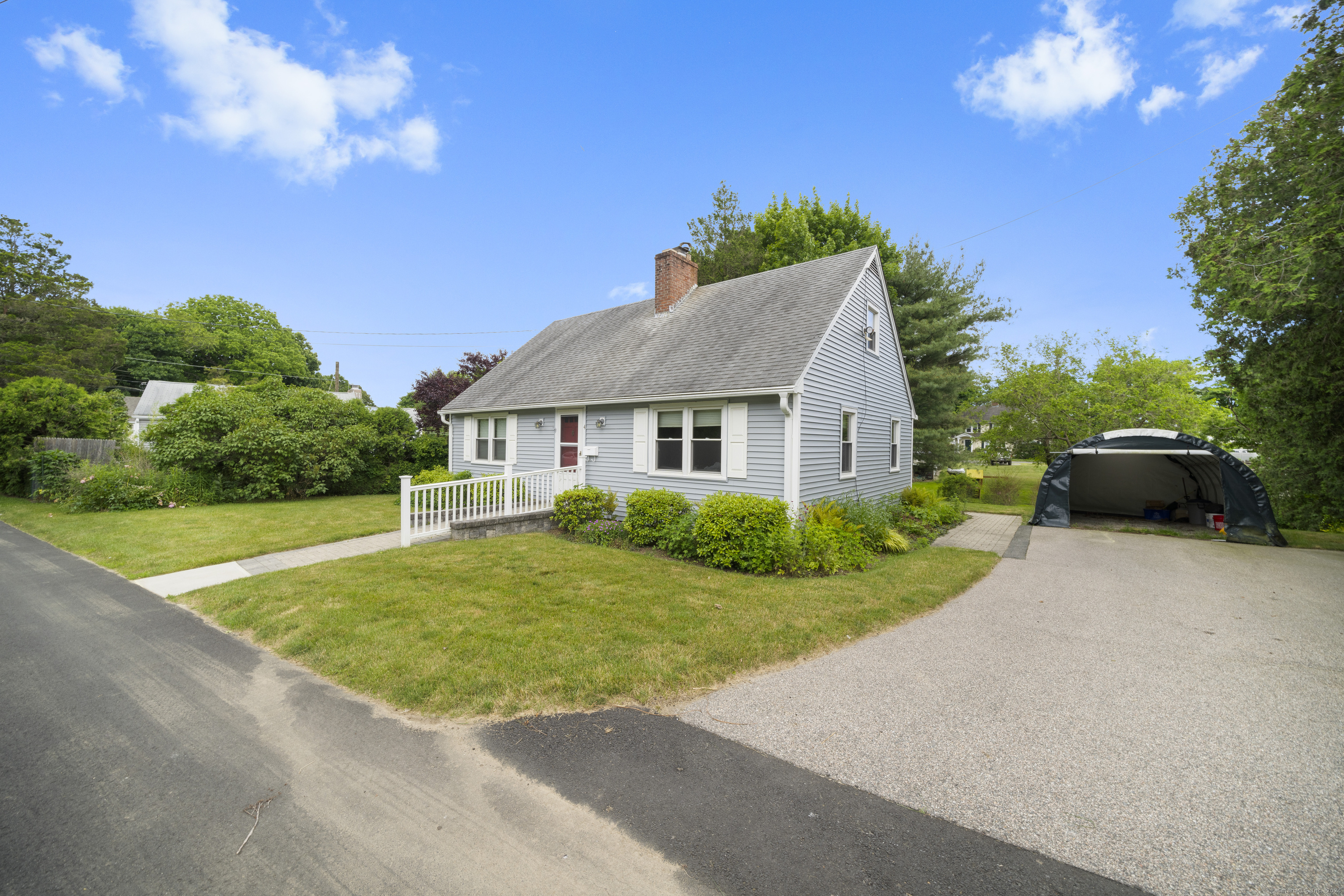Property Photo: 4 Pine Place CT 06413