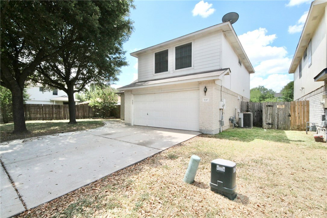 Property Photo:  1149 Miss Kimberlys Lane  TX 78660 