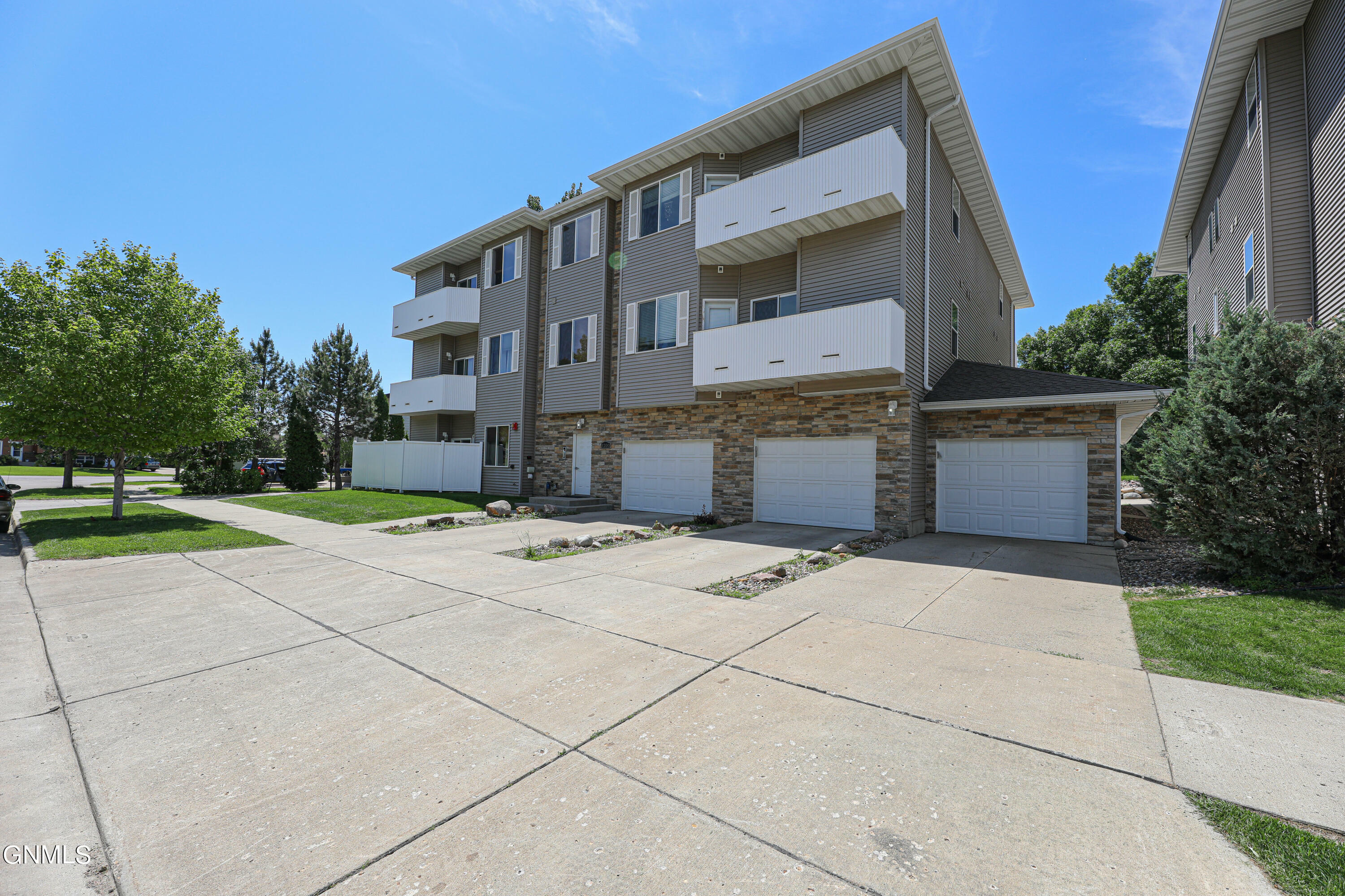 Property Photo:  1200 W Owens Ave #9  ND 58501 