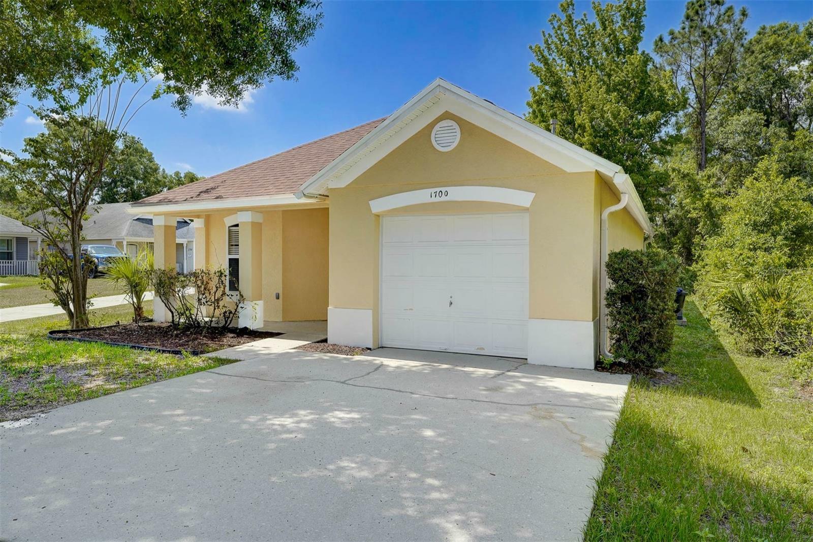 Property Photo:  1700 Circe Lake Court  FL 32826 